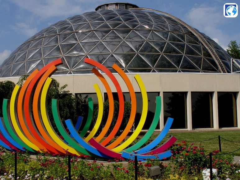 Immerse Yourself in Nature at the Greater Des Moines Botanical Garden and  Gray's Lake Park