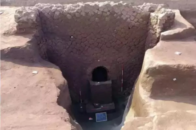 A sealed tomb dating from the time of Jesus Christ was unearthed in Italy