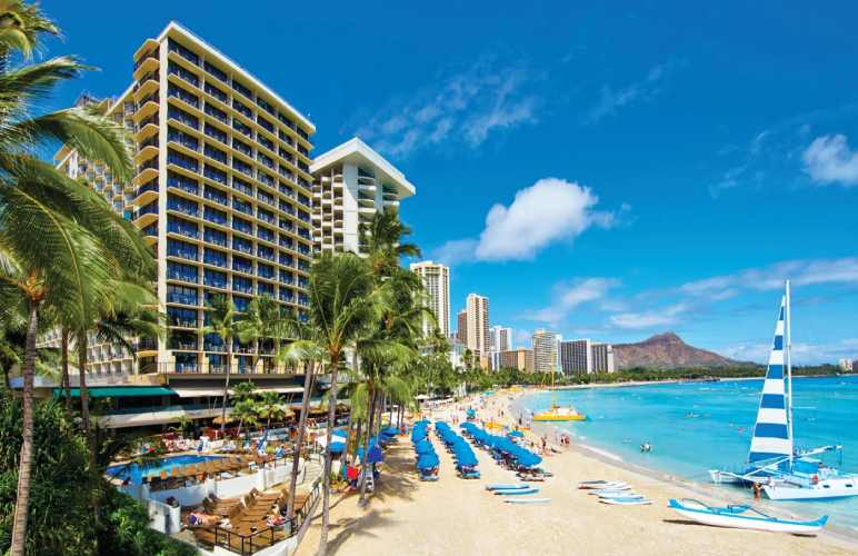 Waikiki Beach: Iconic Beauty